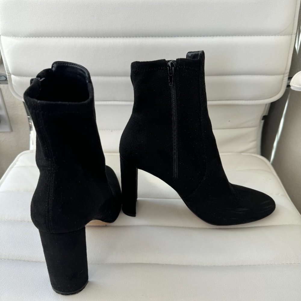 Black Aldo booties velvet
